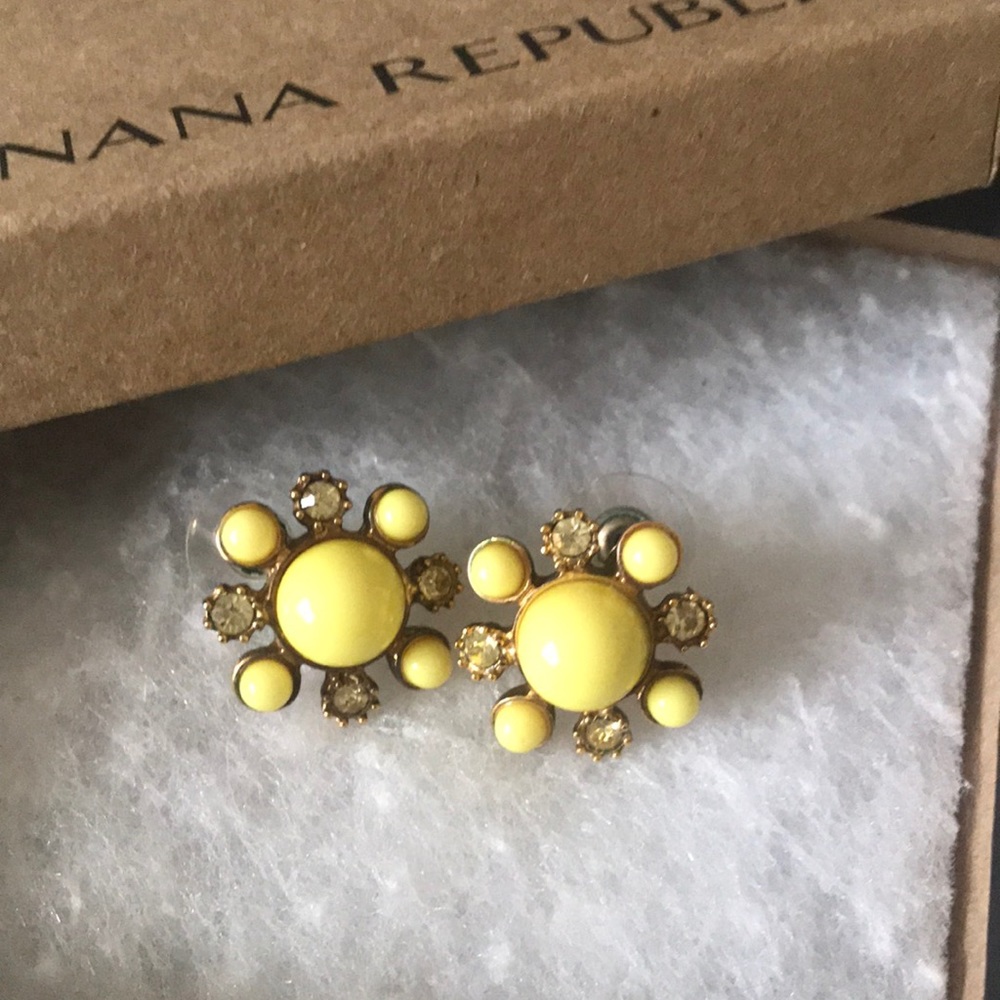 🌟4 for 20🌟 Banana Republic Yellow Statement earrings